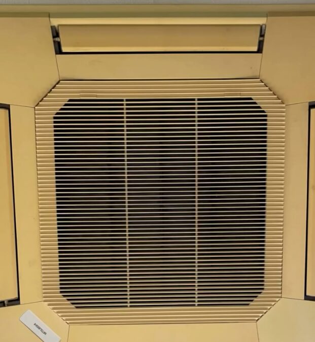 店舗様エアコン工事 Before